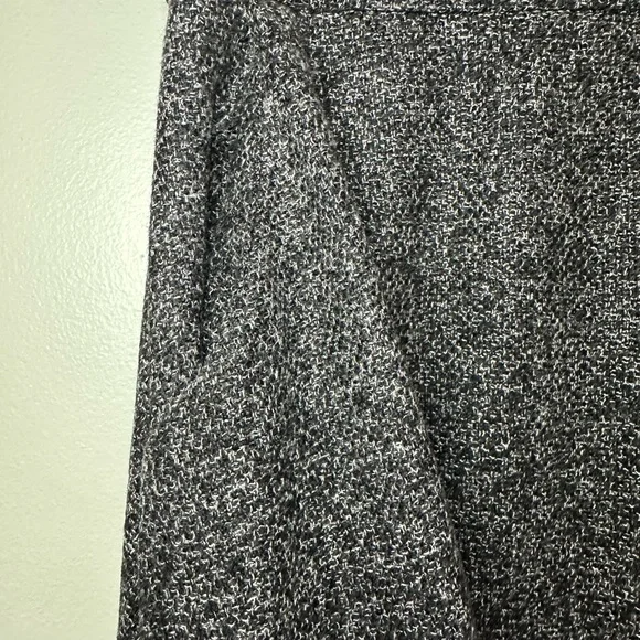 Elegant Gray Women's Skirt - Picture 4 of 7